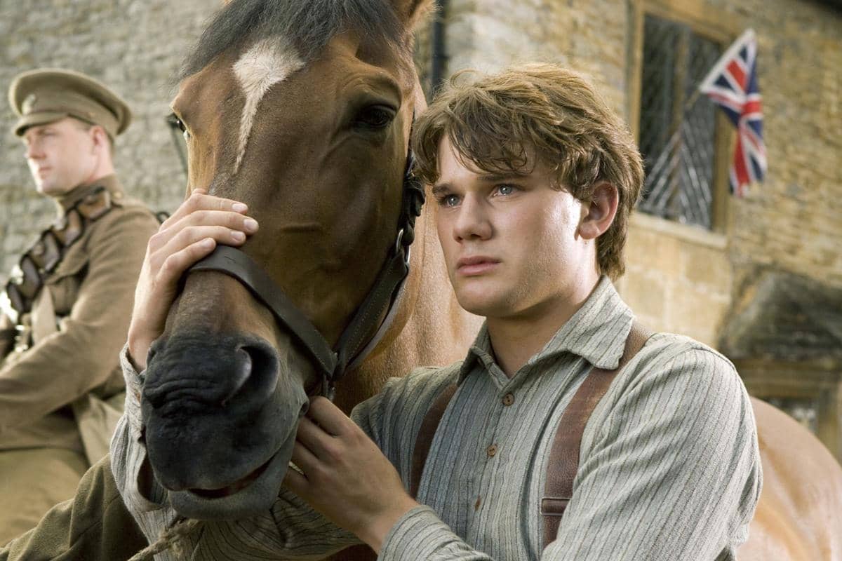 Jeremy Irvine dalam film War Horse.