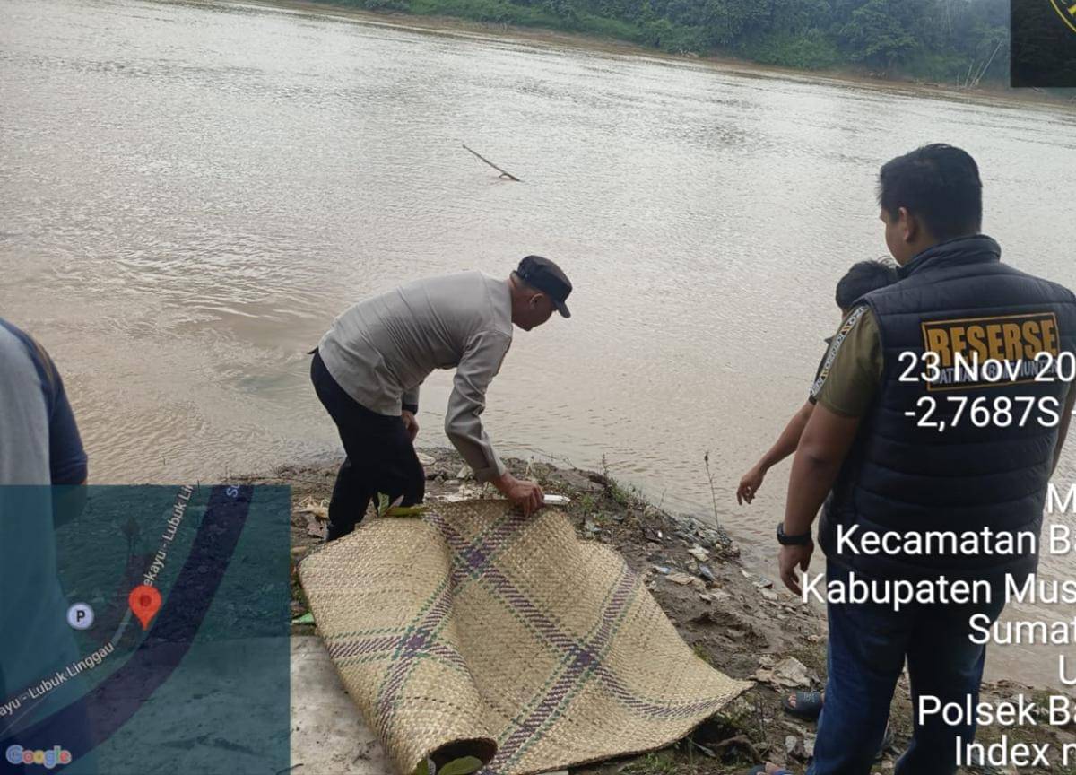 Penemuan mayat bayi di tepi Sungai Musi Kelurahan Mangun Jaya.