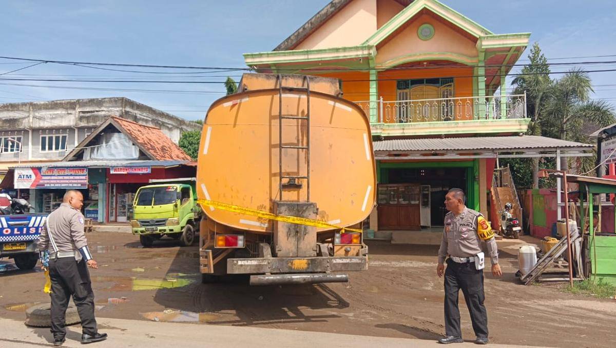 Polisi menyita truk penyebab kecelakaan di Jalinteng Sekayu-Betung.