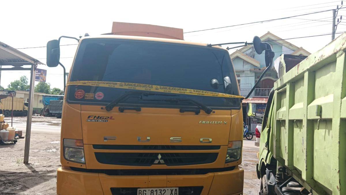 Polisi menyita truk penyebab kecelakaan di Jalinteng Sekayu-Betung.