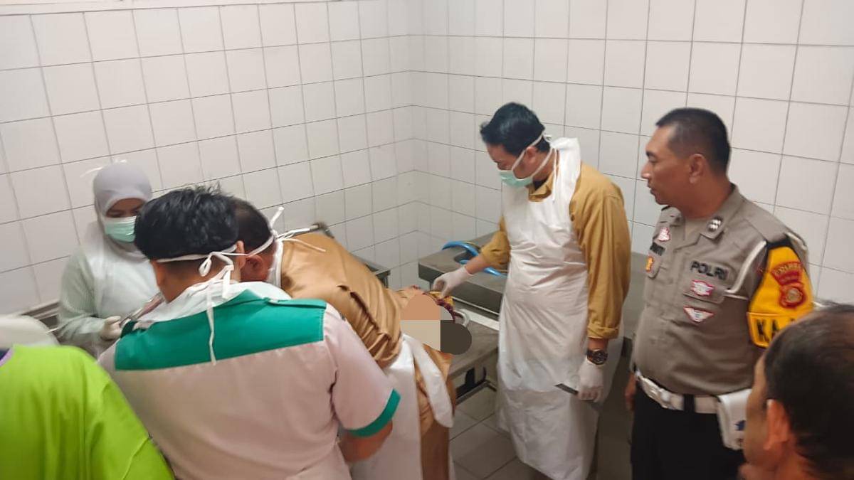 Korban kecelakaan di Jalinteng Sekayu-Betung saat dibawa ke RSUD.