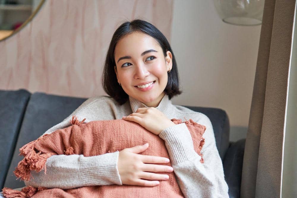 ilustrasi perempuan berdamai dengan diri sendiri