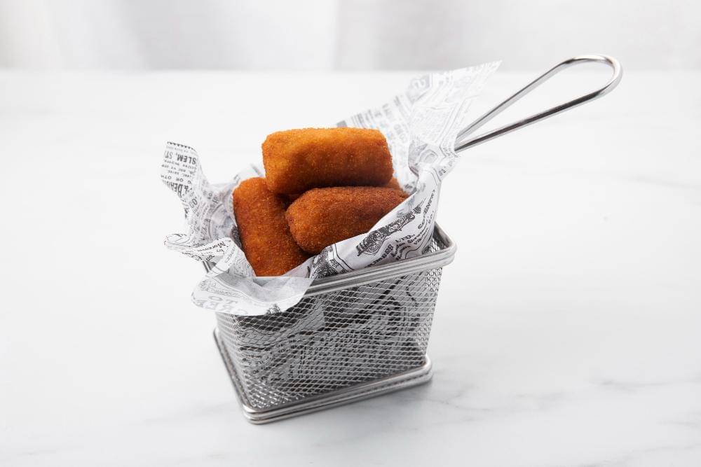 ilustrasi meniriskan risoles mayo