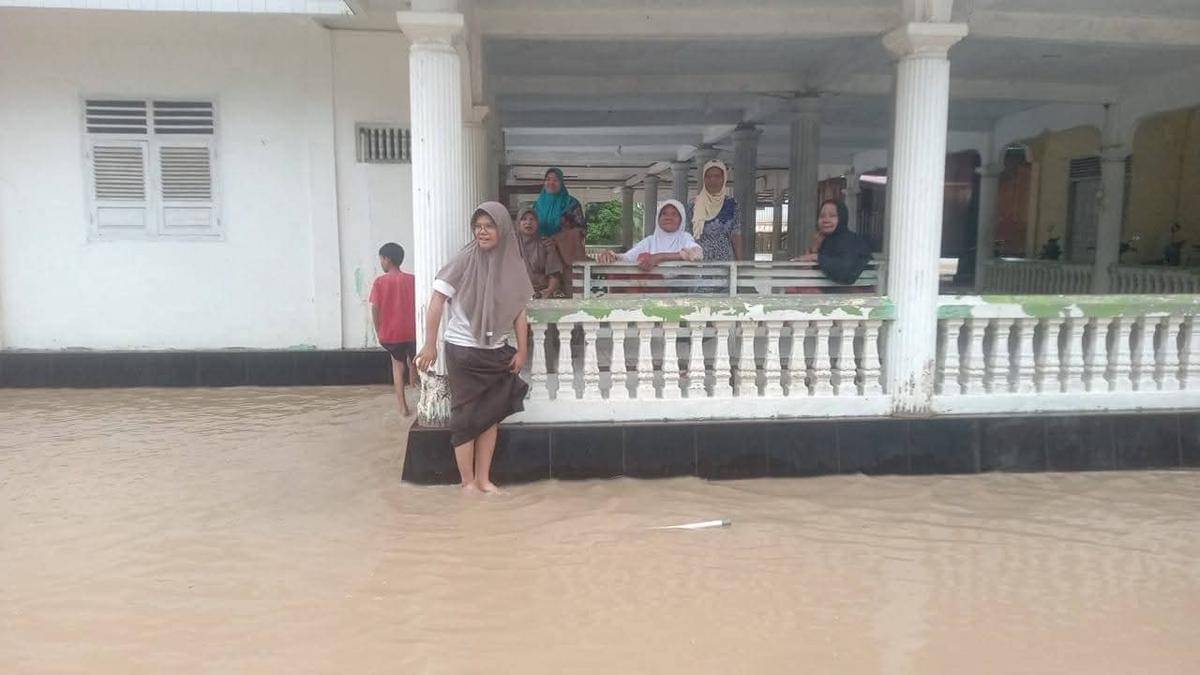 Banjir terjadi di daerah Kabupaten Padang Pariaman.