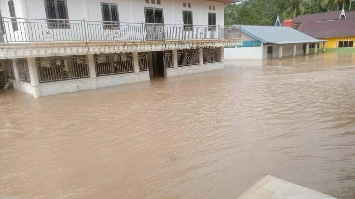 Banjir terjadi di daerah Kabupaten Padang Pariaman.