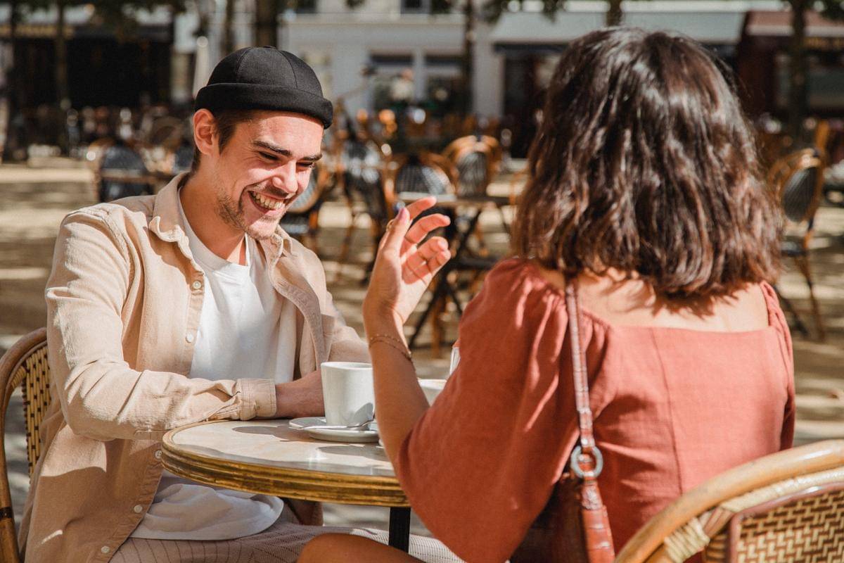 ilustrasi excited sendirian