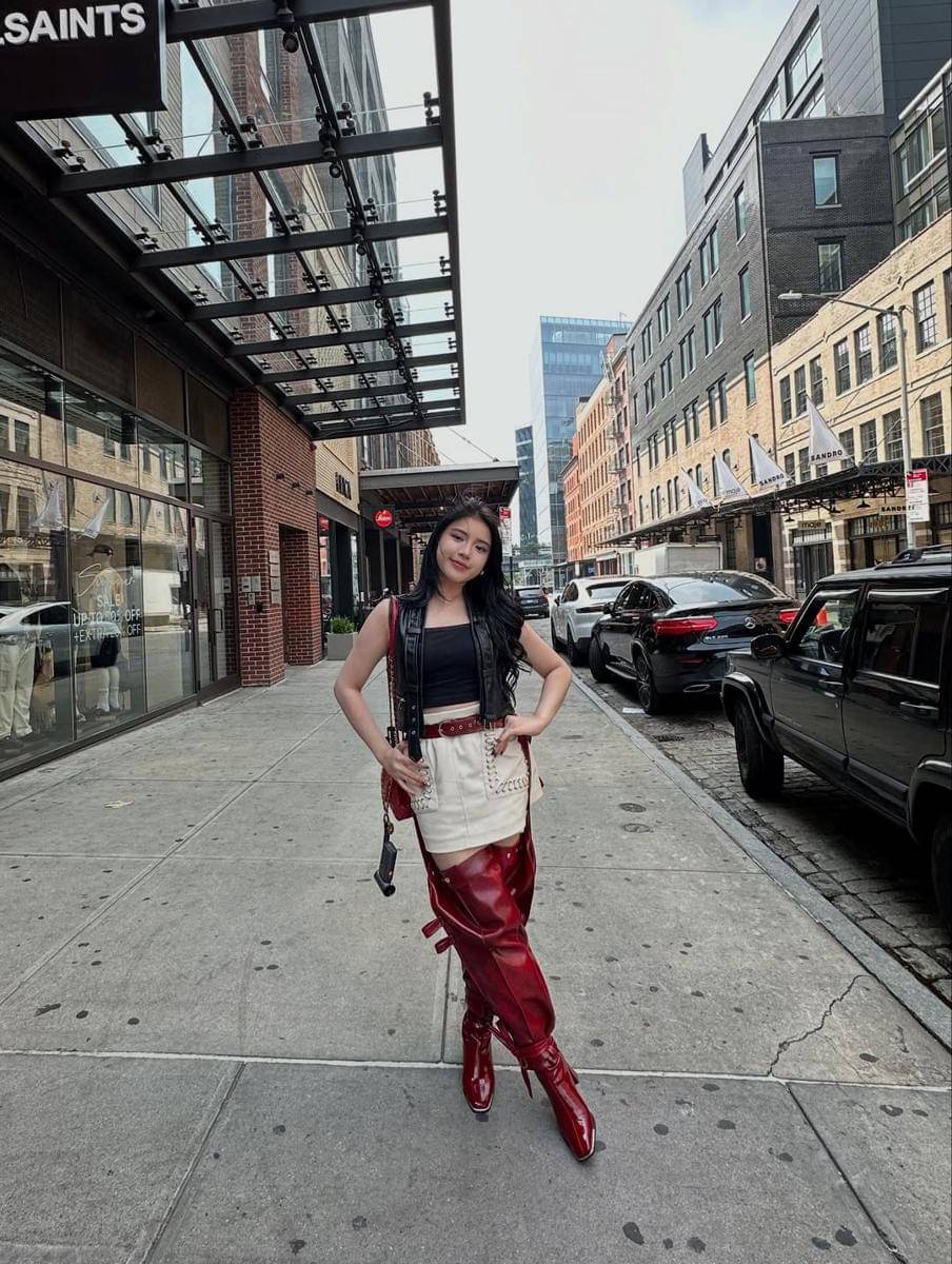 padu padan mini skirt ala Tiara Andini