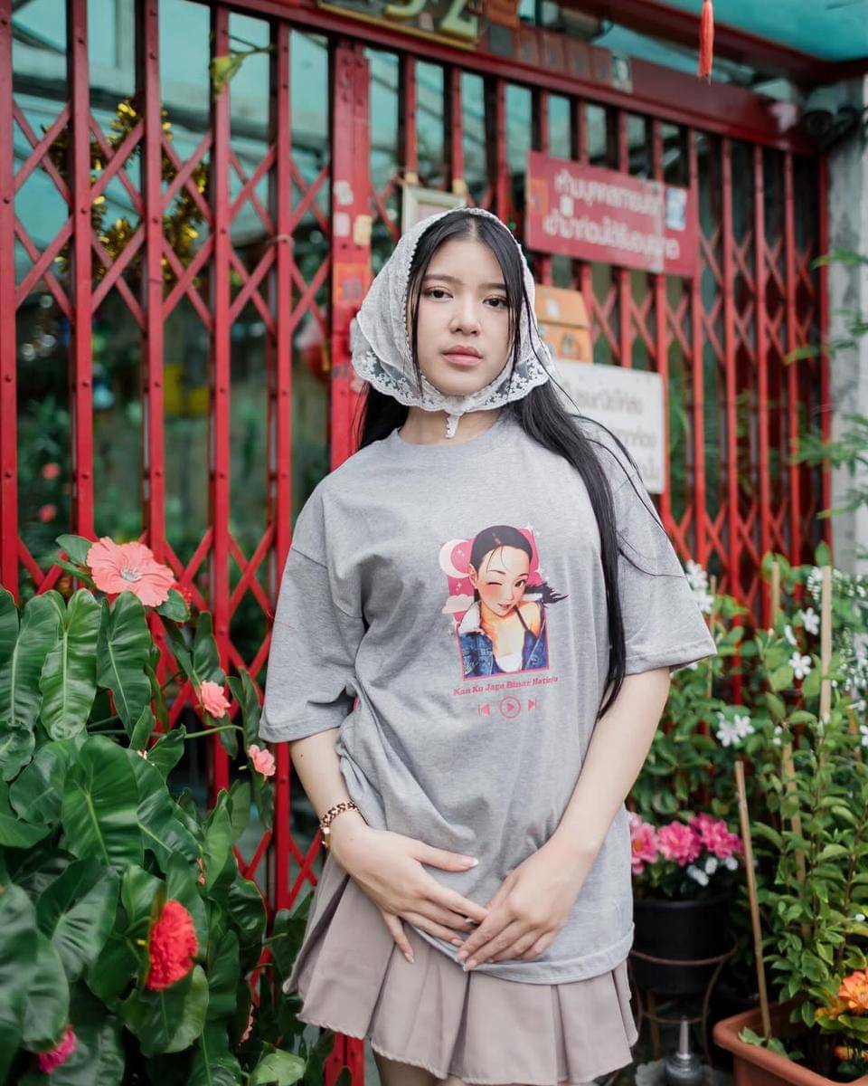 padu padan mini skirt ala Tiara Andini 