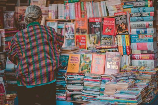 ilustrasi membeli buku