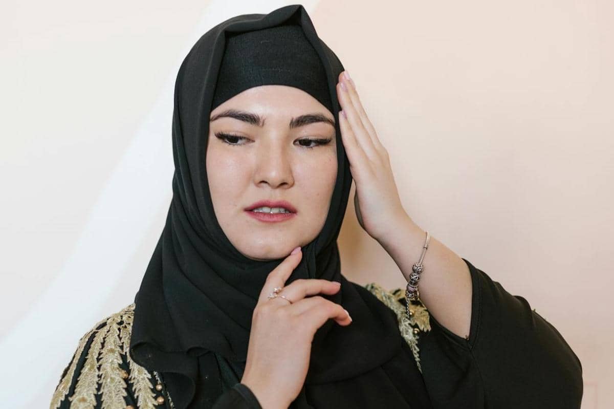 Wanita berhijab.