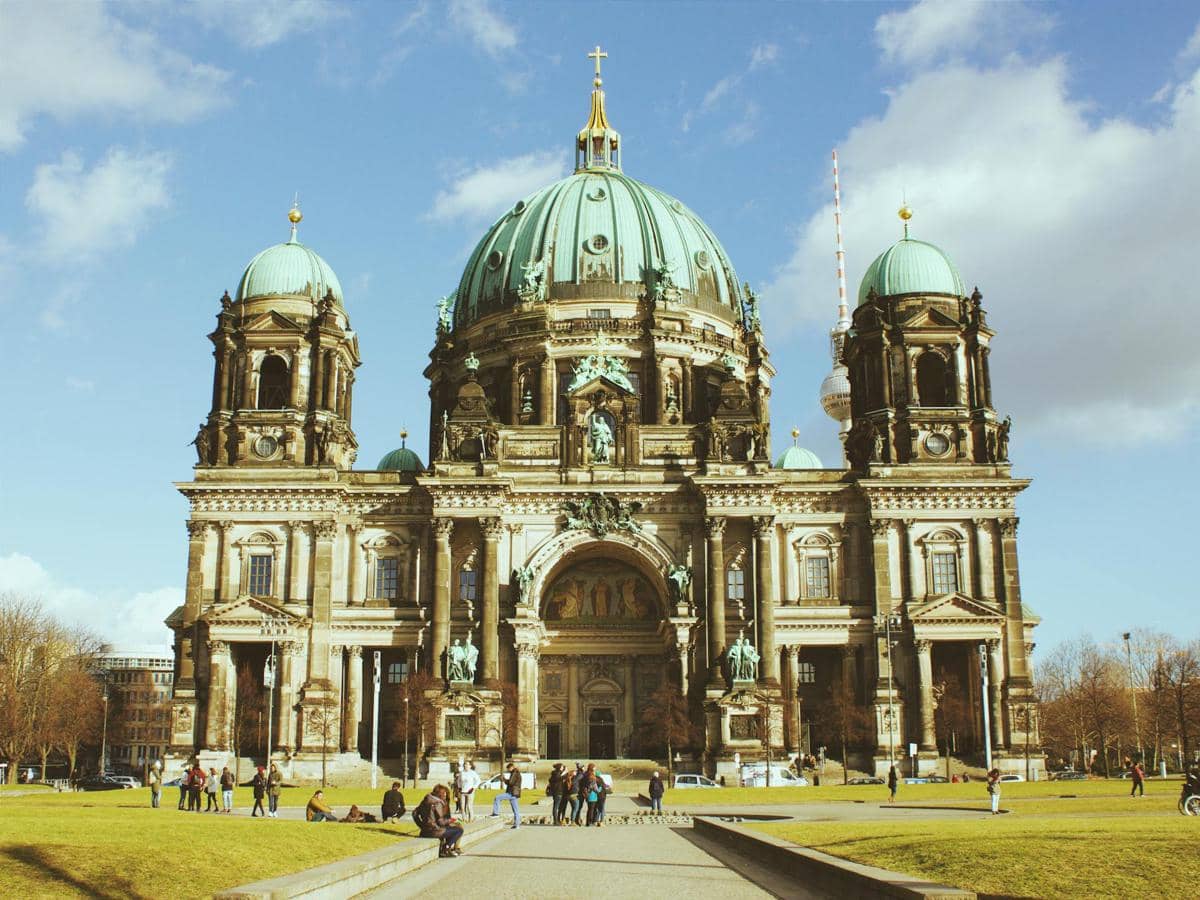 ilustrasi gereja di Berlin