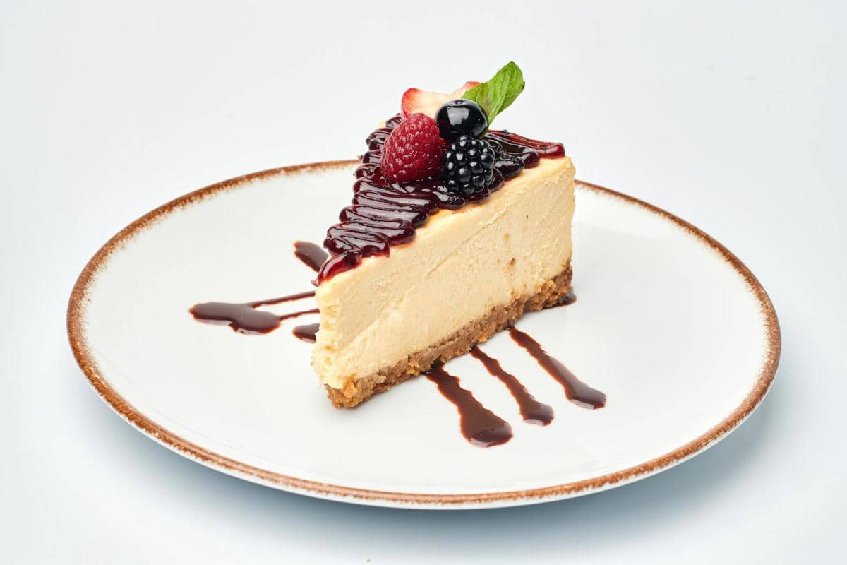 ilustrasi sepotong cheesecake 