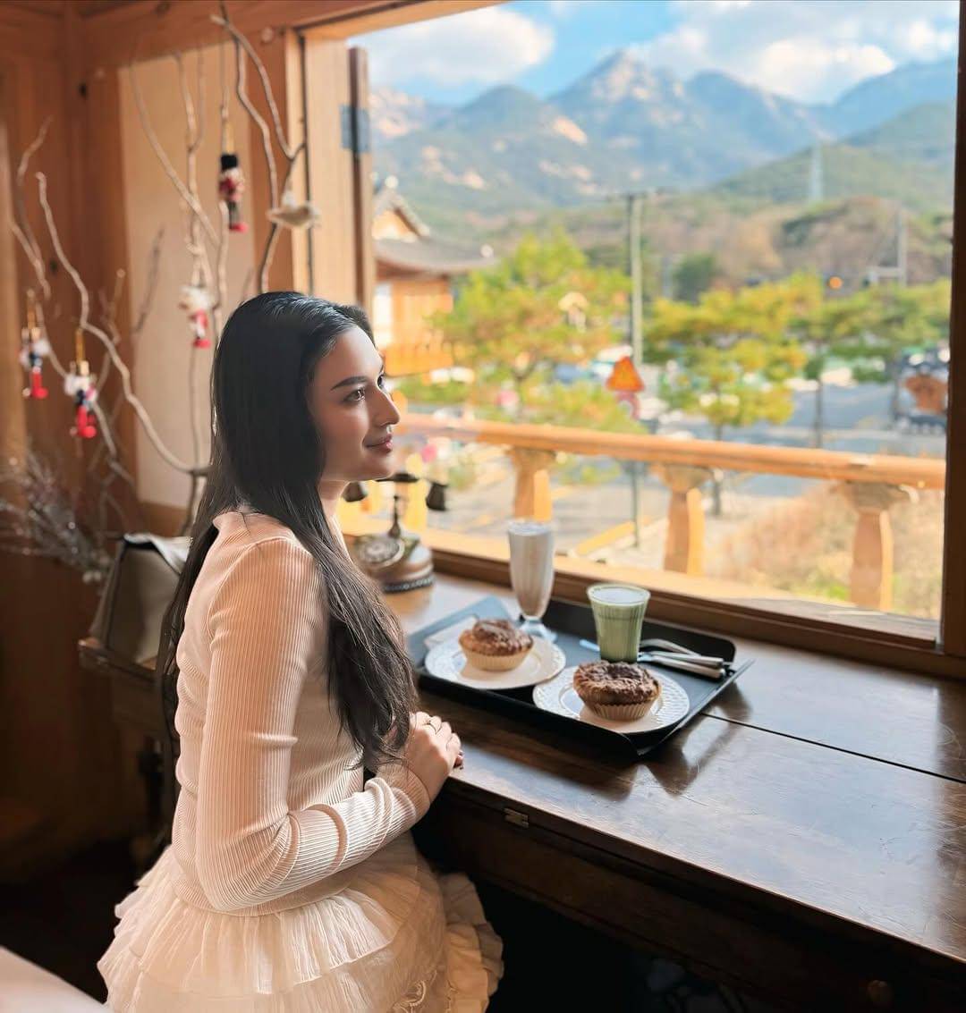 Angbeen Rishi liburan ke Korea Selatan.