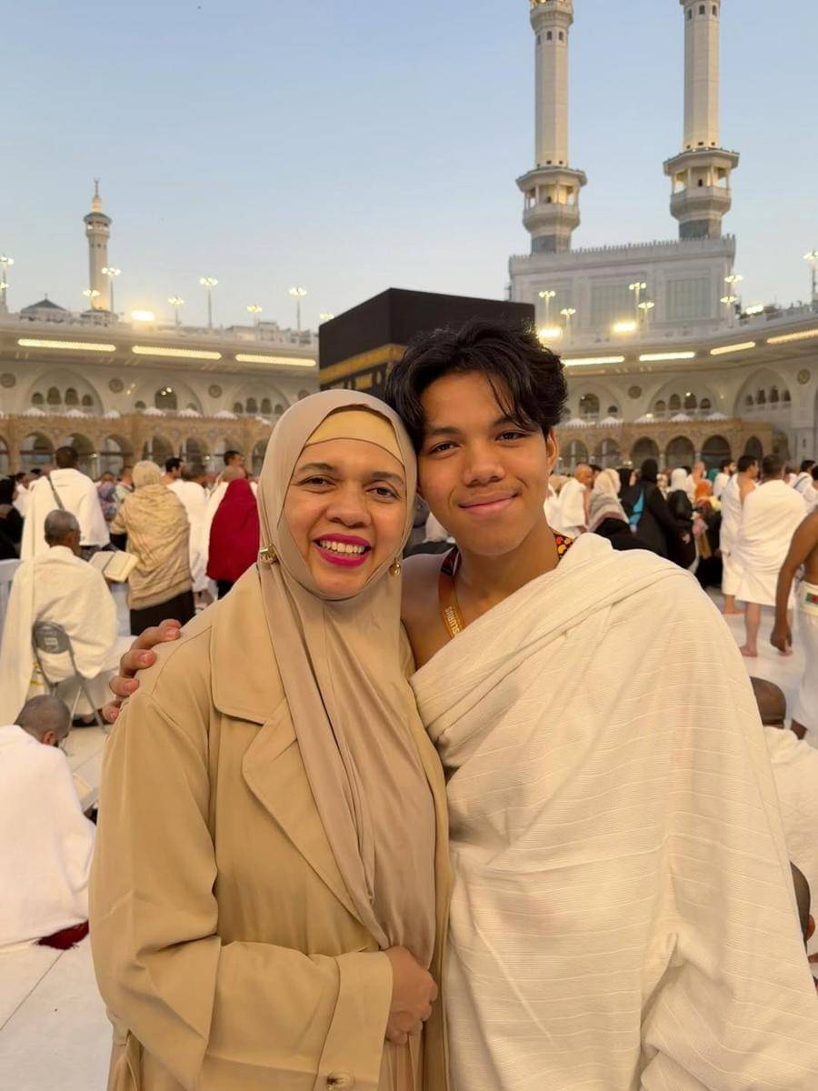 Potret keluarga Gen Halilintar umrah bareng kakek dan nenek.