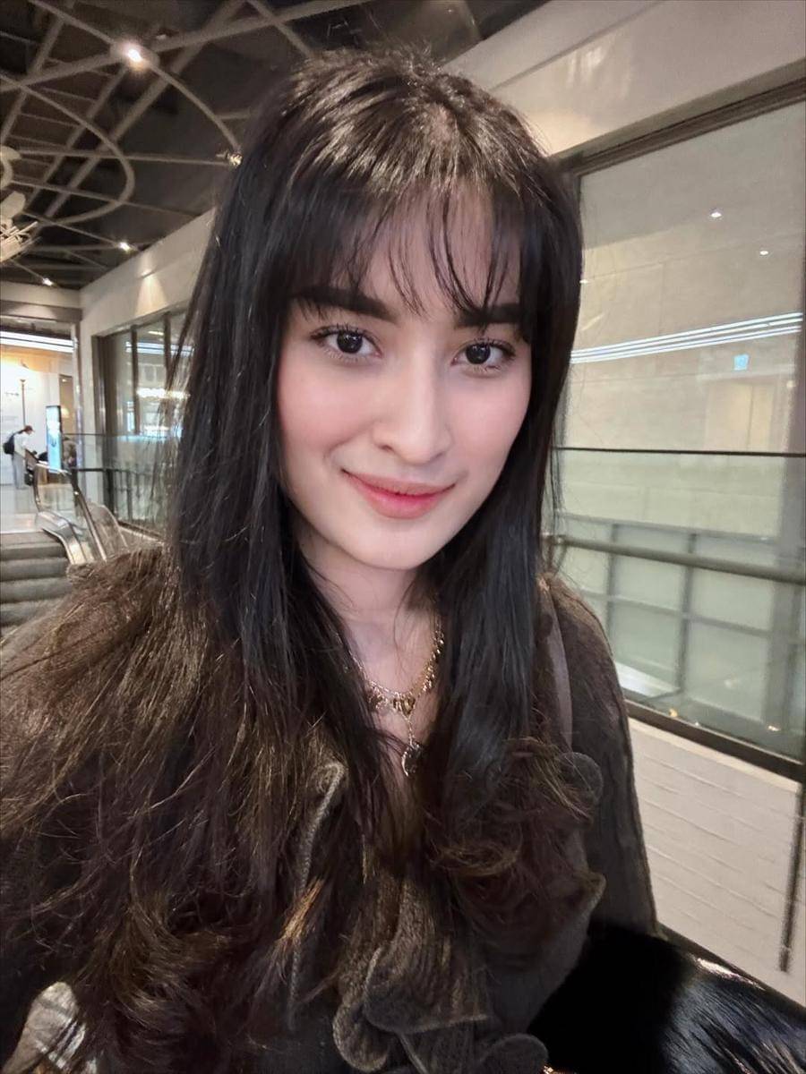 Angbeen Rishi liburan ke Korea Selatan.