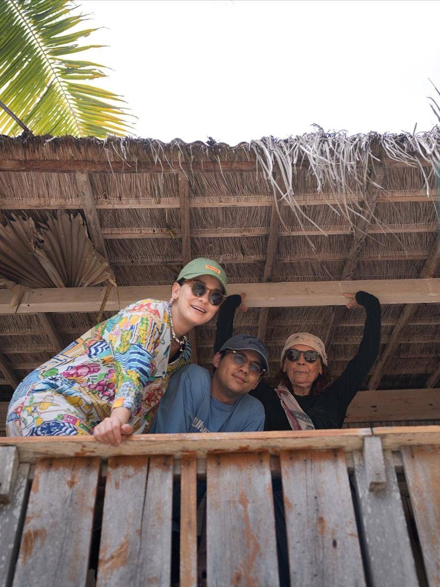 Keluarga Luna Maya liburan di Pulau Rote.