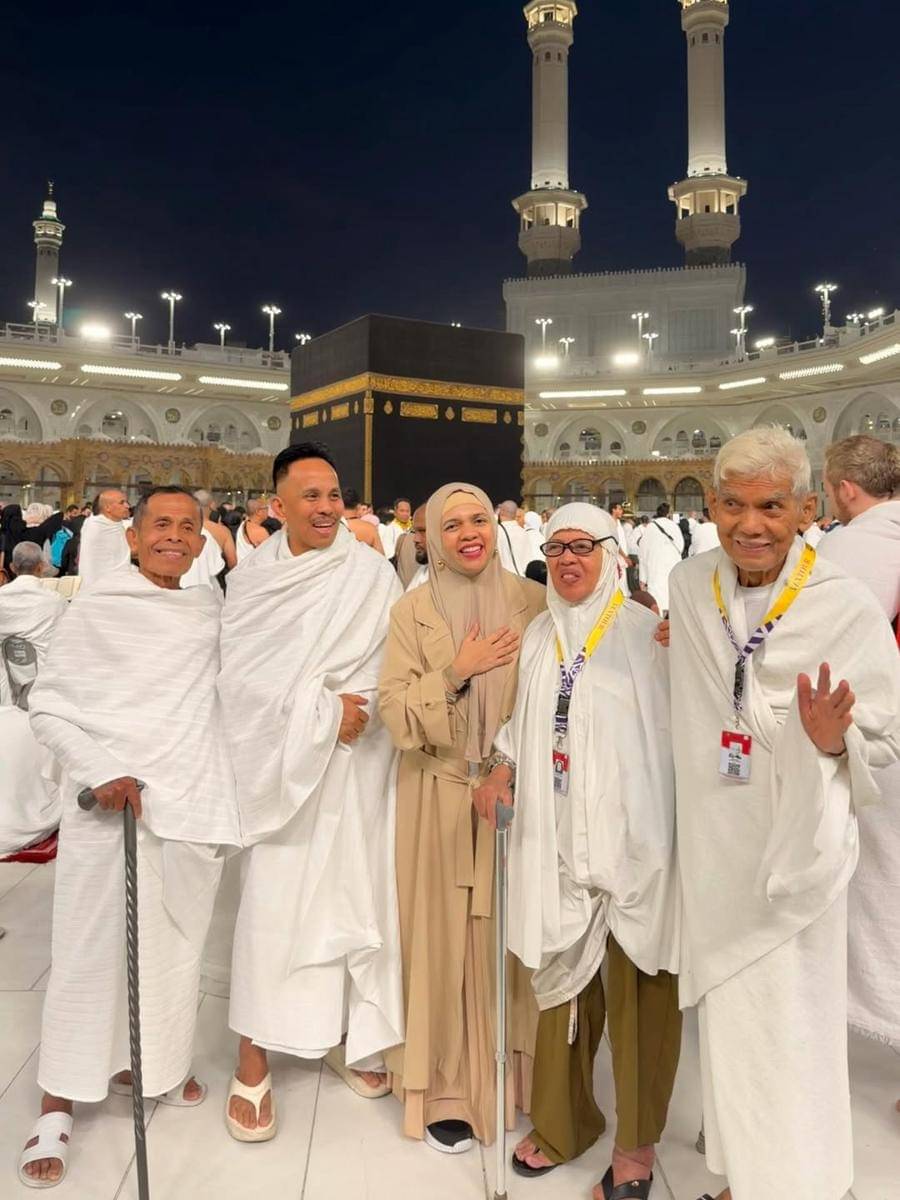 Potret keluarga Gen Halilintar umrah bareng kakek dan nenek.