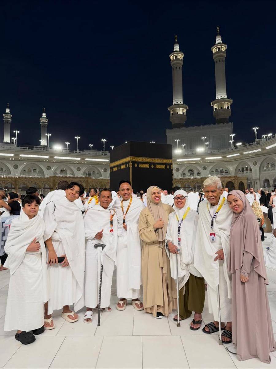 Potret keluarga Gen Halilintar umrah bareng kakek dan nenek.