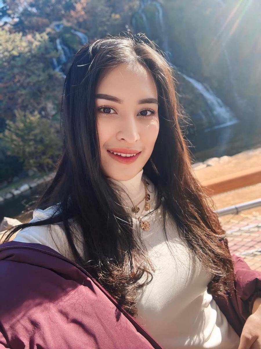 Angbeen Rishi liburan ke Korea Selatan.