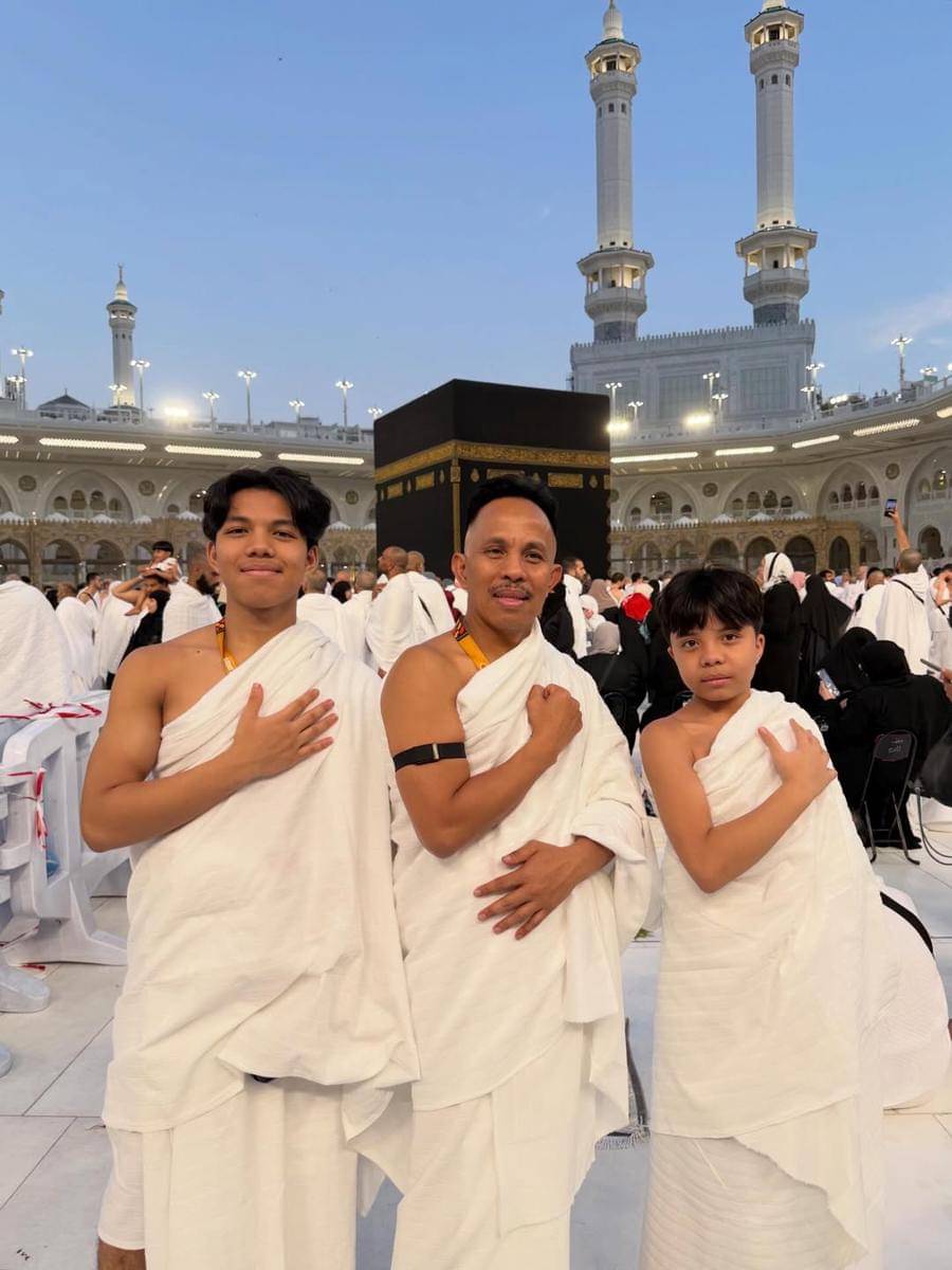 Potret keluarga Gen Halilintar umrah bareng kakek dan nenek.
