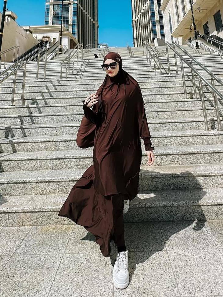 Ide OOTD dengan sneakers putih Inara Rusli