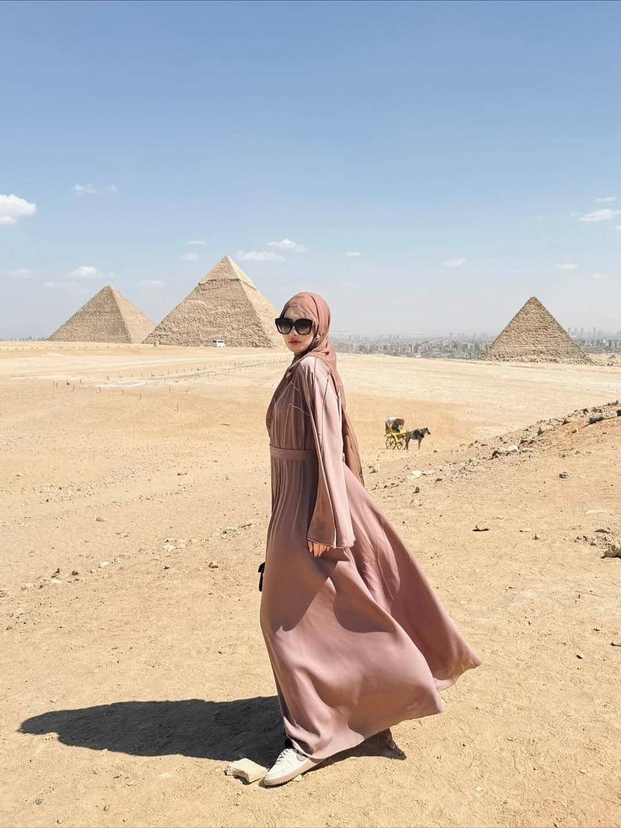 Ide OOTD dengan sneakers putih Inara Rusli