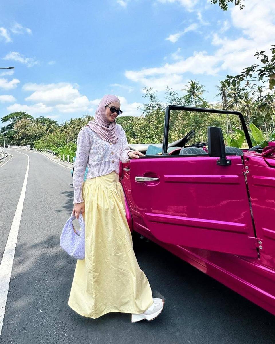 Ide OOTD dengan sneakers putih Inara Rusli 