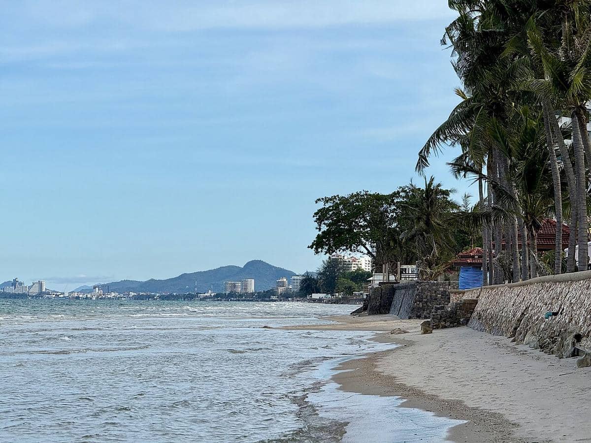 ilustrasi Pantai Cha am