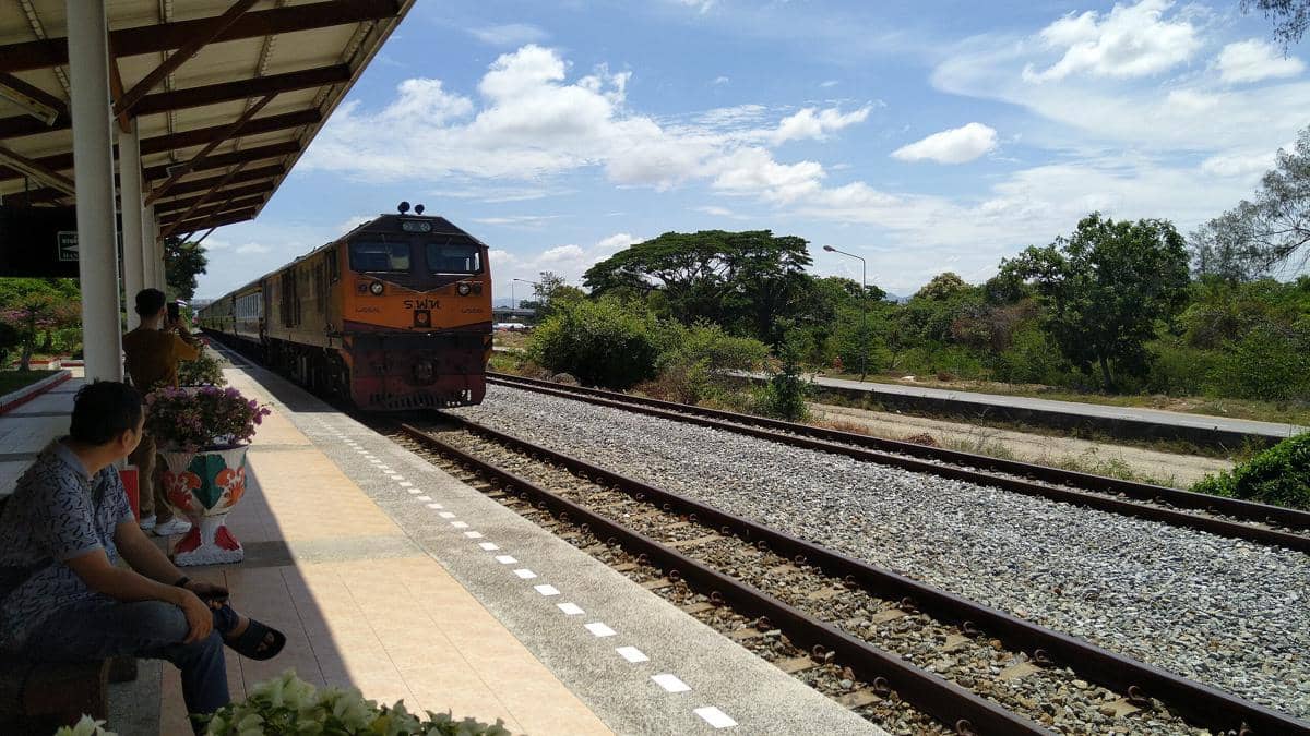 ilustrasi kereta di Pattaya