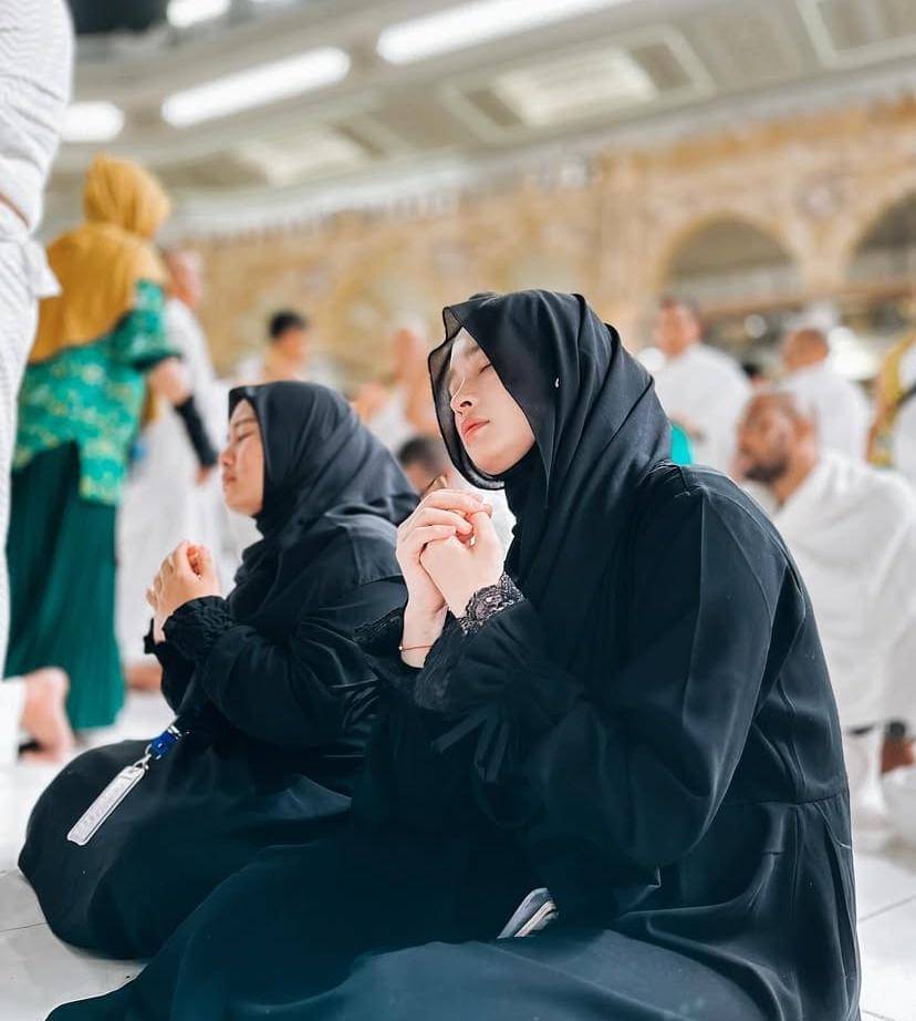 potret Inara Rusli umrah 2025