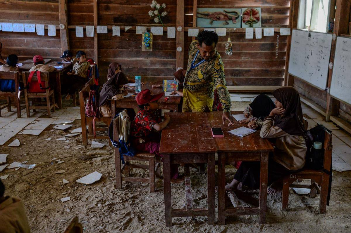 Sekolah terpencil di Kabupaten Pandeglang (ANTARA FOTO/Muhammad Bagus Khoirunas)