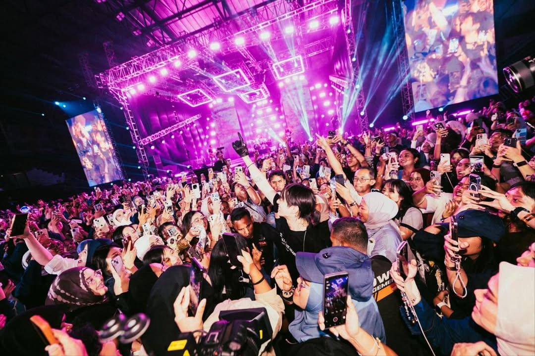 eaJ Park saat konser 1/9 Jakarta