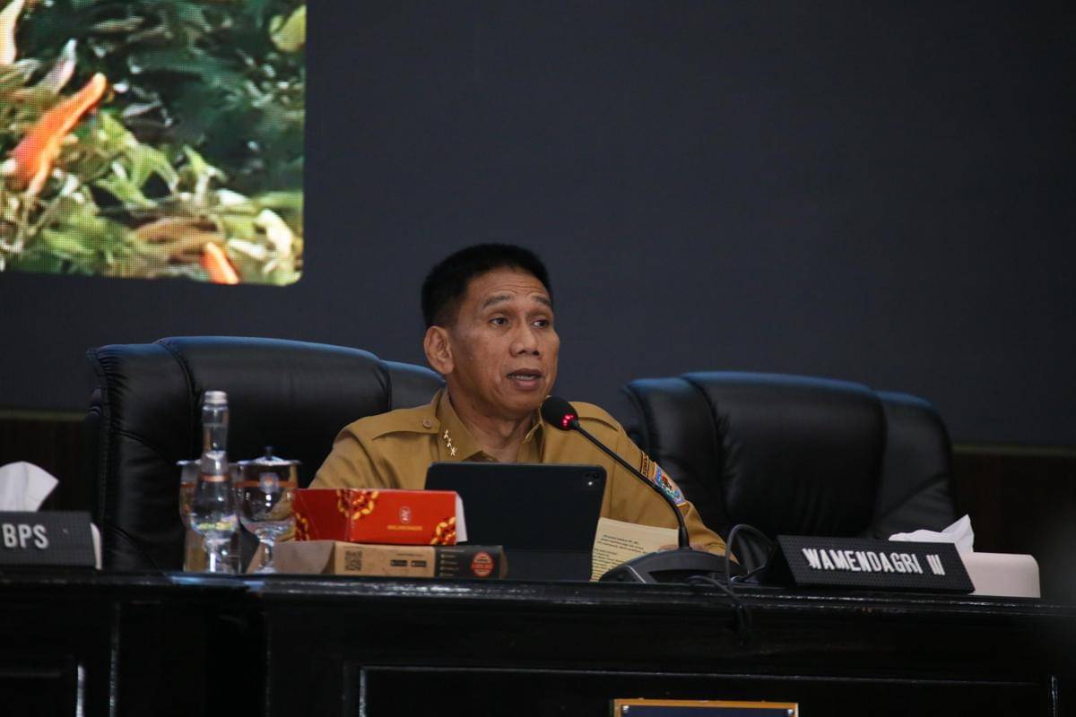 Wamendagri Imbau Pemda Waspada Kenaikan Harga Emas dan Pangan