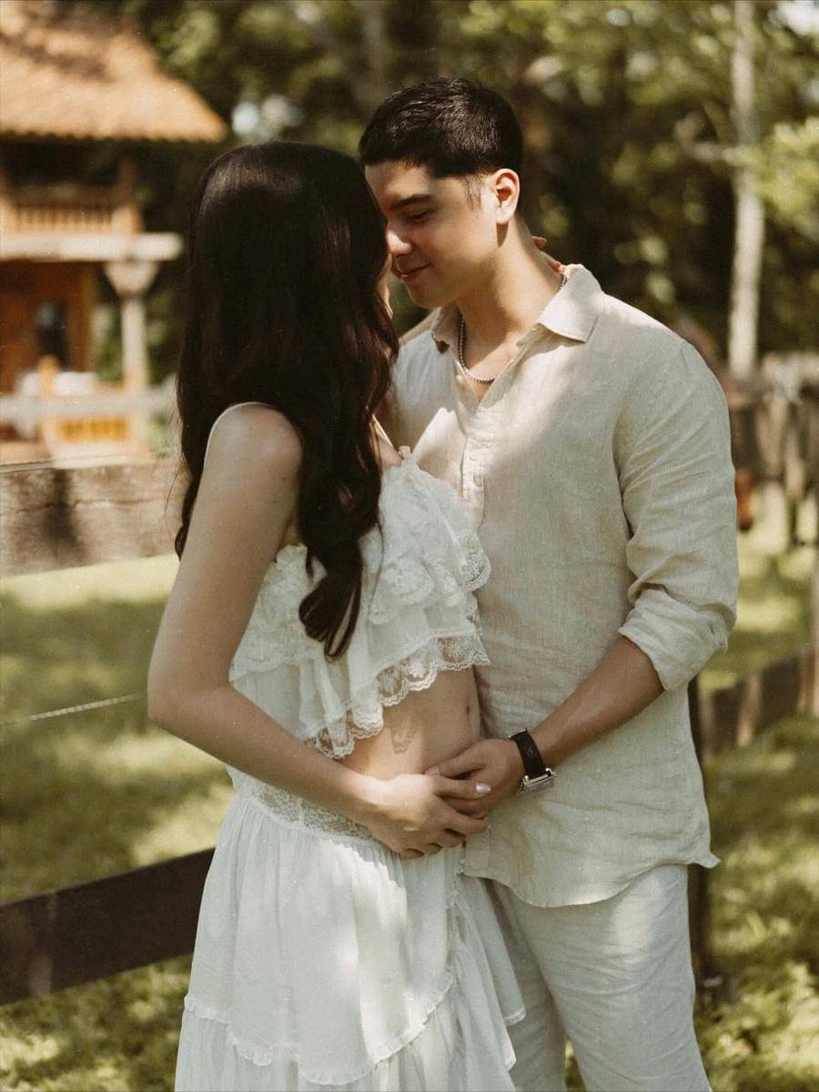 Potret maternity Alyssa Daguise dan Al Ghazali ala country