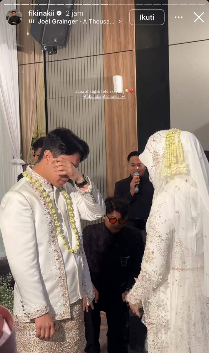 potret pernikahan Fiki Naki dan Tinandrose 