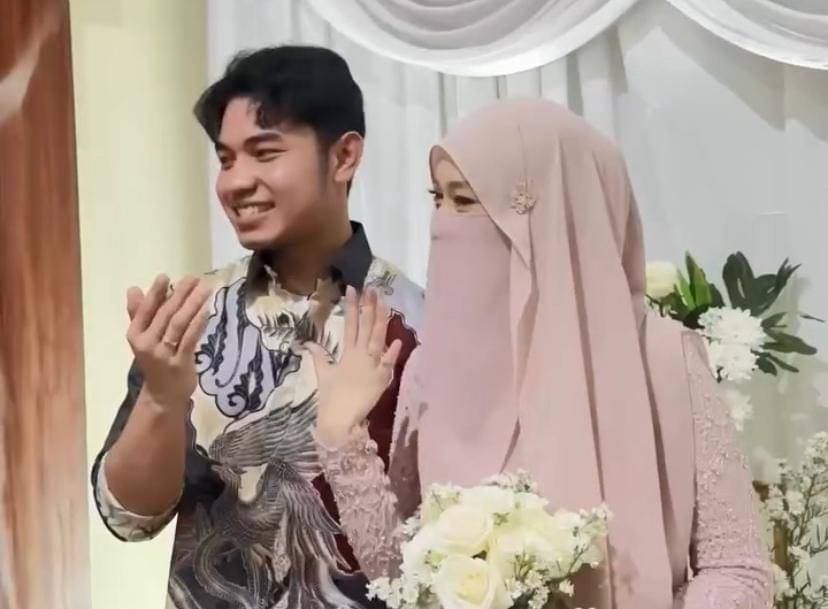 potret lamaran Fiki Naki dan Tinandrose