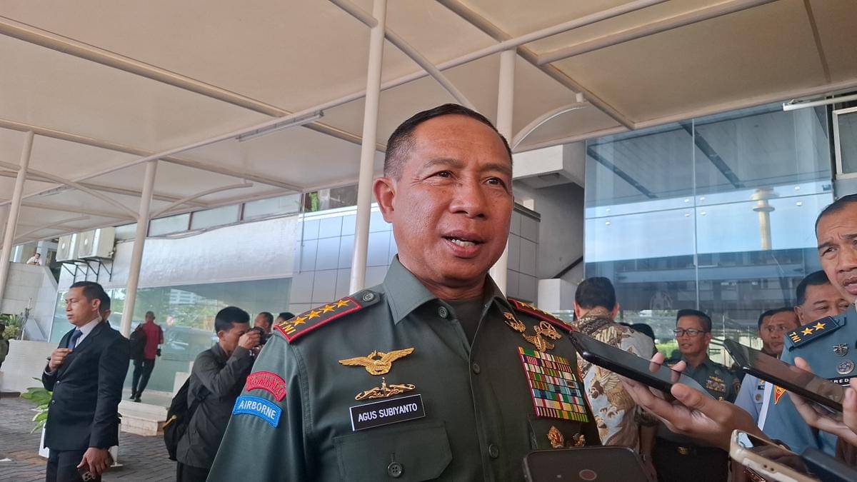 Panglima TNI Jenderal Agus Subiyanto usai rapat bareng Komisi I DPR RI. (IDN Times/Amir Faisol).