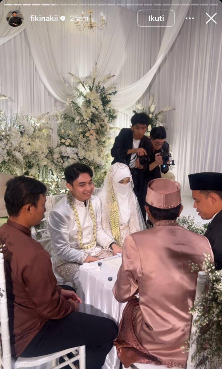 potret pernikahan Fiki Naki dan Tinandrose 