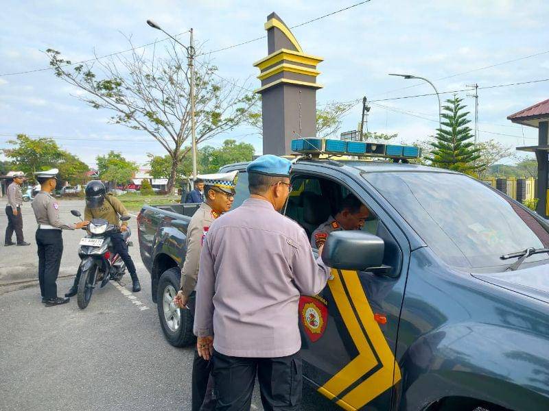 Anggota Propam dan Satlantas Polres PPU lakukan pemeriksaan seorang anggota polisi