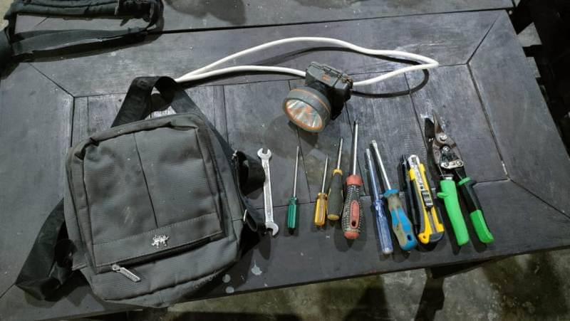 Barang bukti alat kejahatan tersangka JH dan SW di proyek MBG PPU