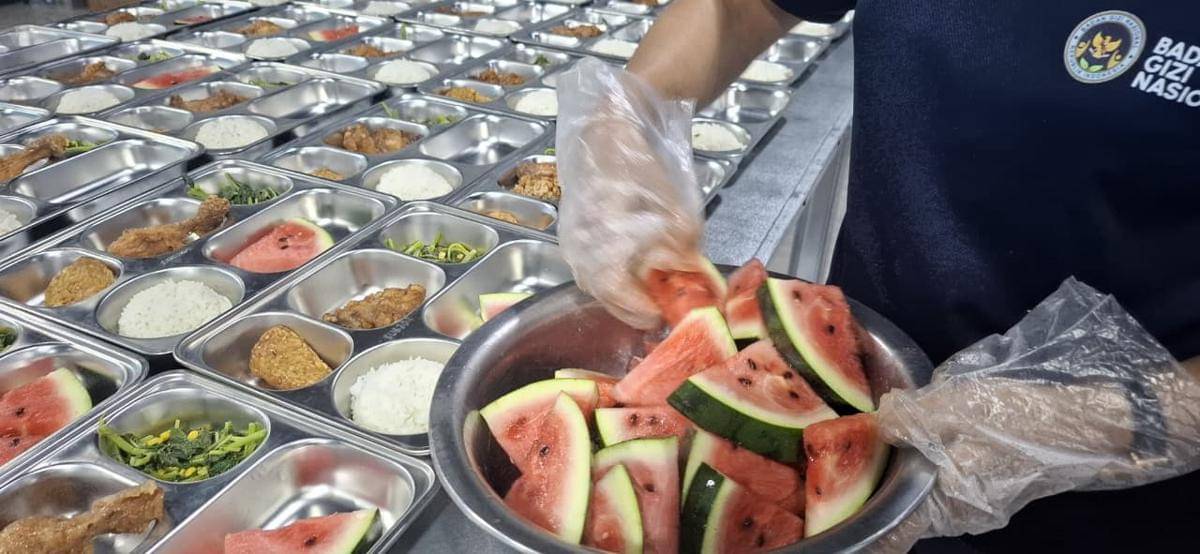 Proses permorsian MBG. (IDN Times/Putra Bali Mula)