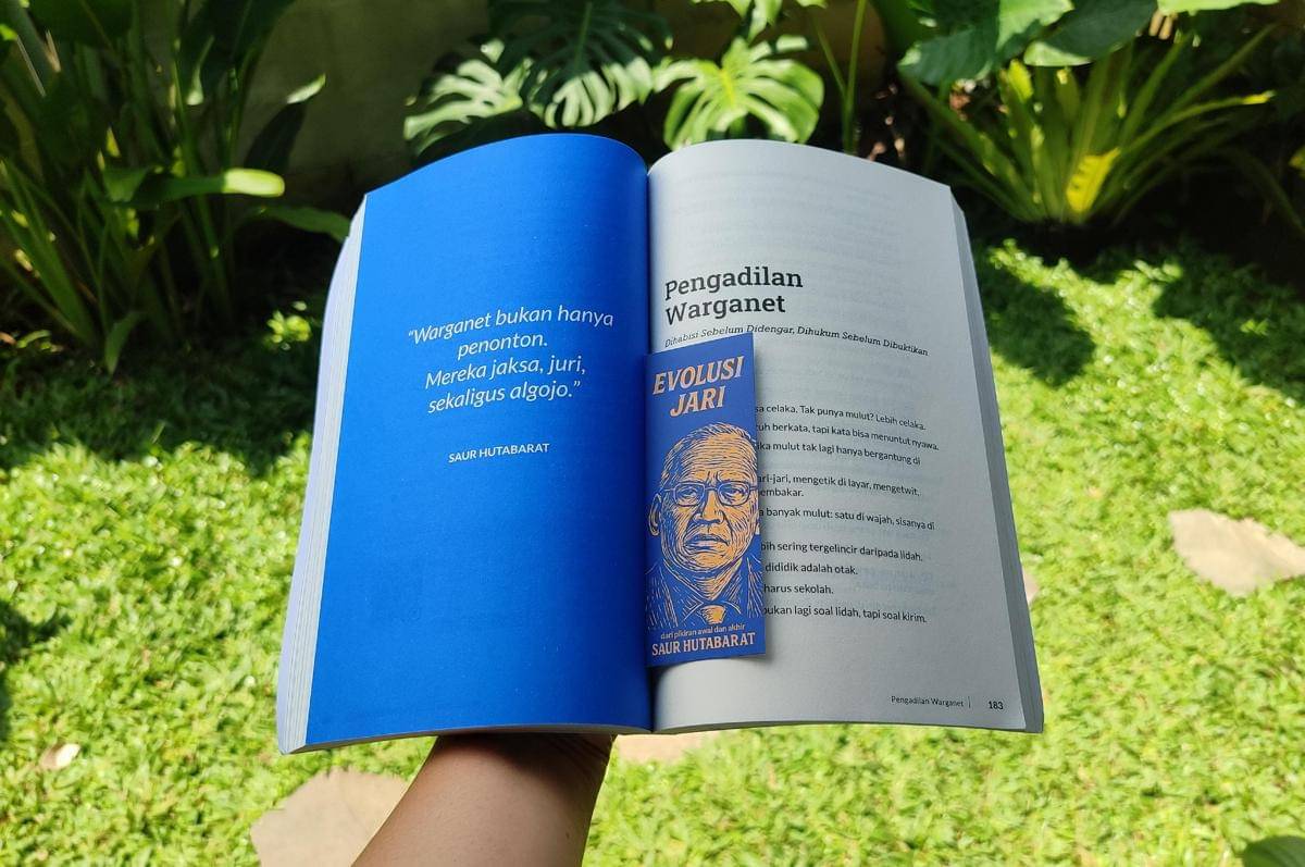 buku, evolusi jari, saur hutabarat