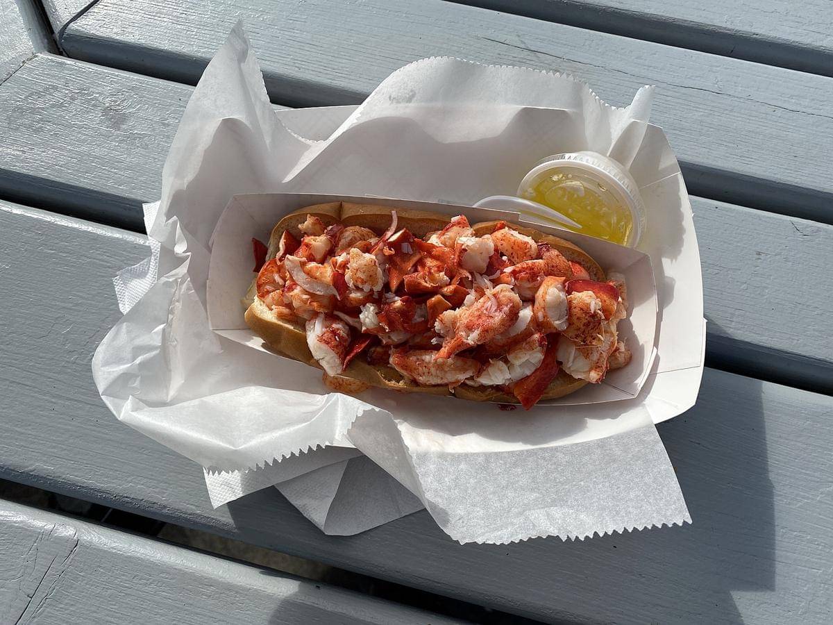 ilustrasi lobster roll