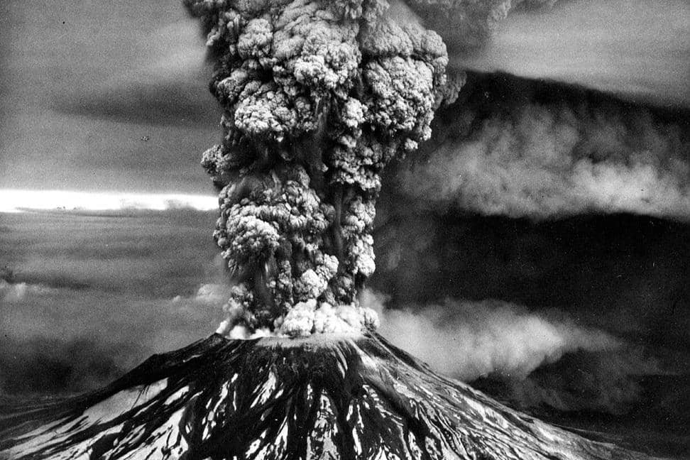 letusan Gunung St. Helens di Skamania County, Washington, pada 18 Mei 1980