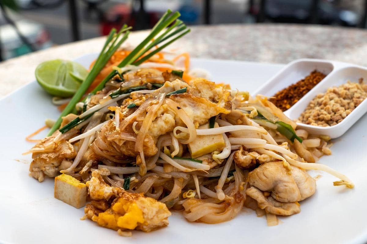 ilustrasi pad thai instan
