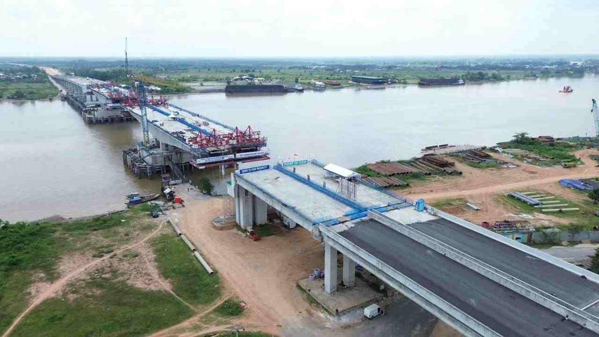 Pembangunan Tol Palembang-Betung seksi 1 yang melintasi Sungai Musi. (Dok. Hutama Karya)