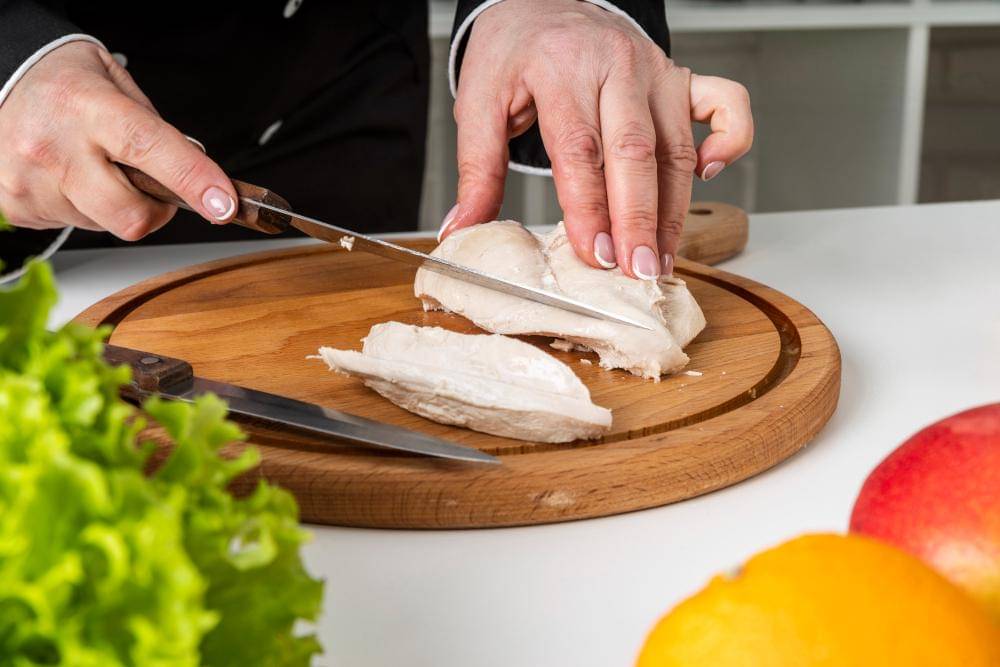 ilustrasi memotong ayam 