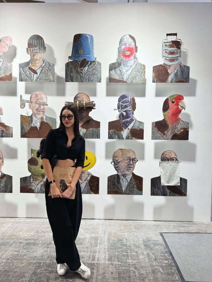 ide mix and match sneakers ala Anya Geraldine