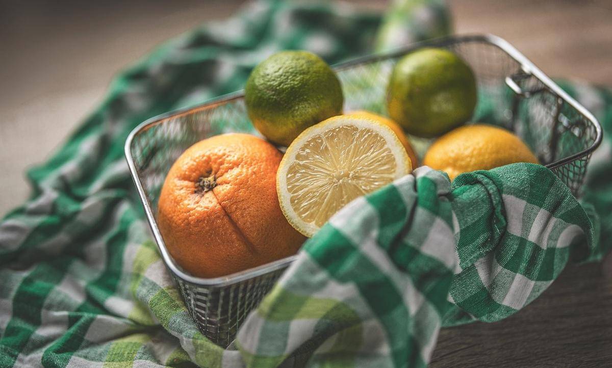 ilustrasi jeruk nipis yang sudah matang