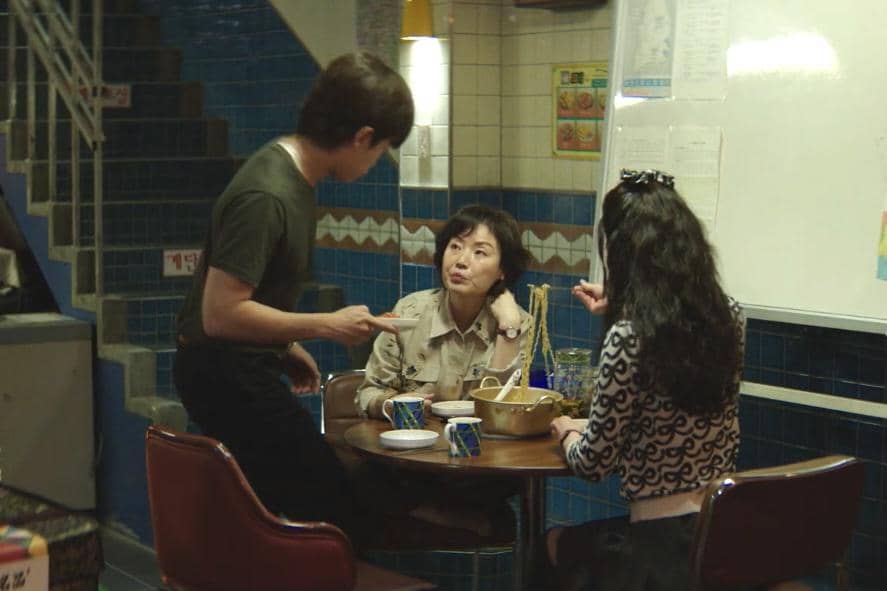 cuplikan drakor Typhoon Family 